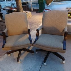 2 Sillas Muy Confortables,limpias,poco Uso. Para Oficina  O Sala/ 2 Comfort  Chairs  Clean  . Little  Used  2 For  $ 100  .    Serios People  PLEASE 