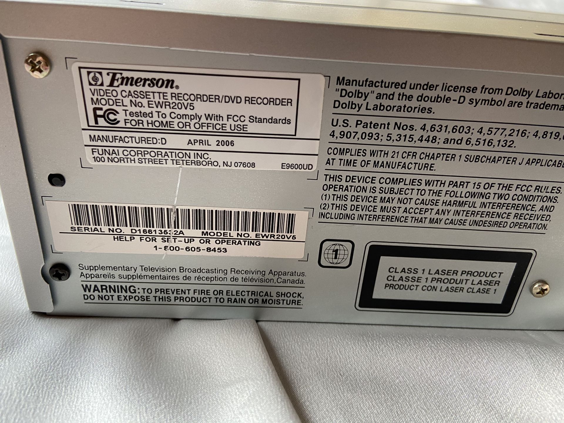 Emerson VHS DVD Recorder Combo EWR20V5 NOT WORKING for Sale in Portland