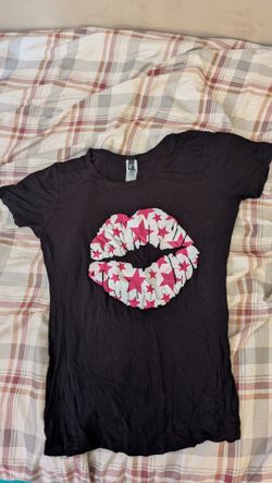 Uapparel Women's Black Round Neck Short Sleeve Star Lips Ruffle Tee, L