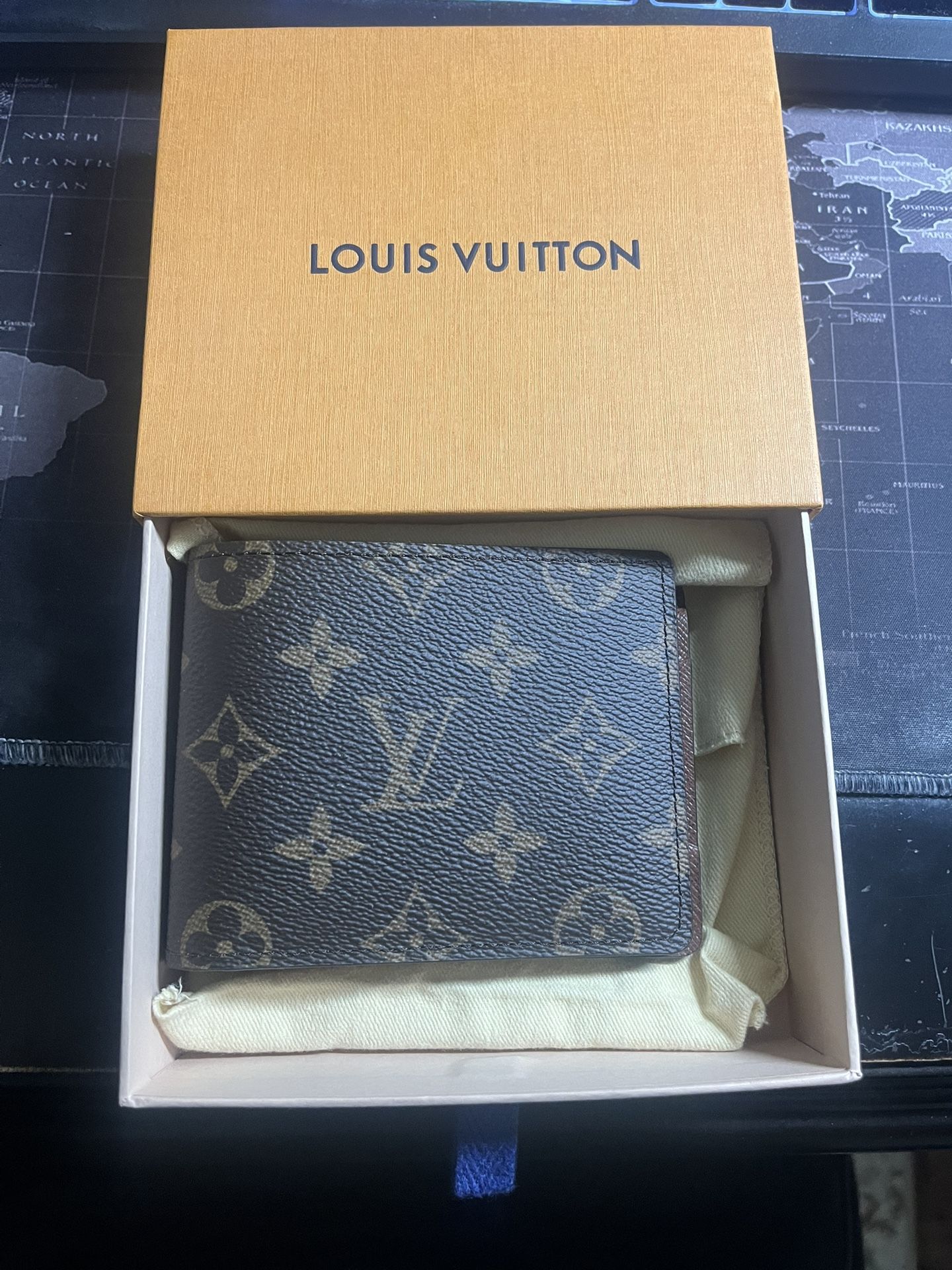 Louis Vuitton Wallet (BRAND NEW)