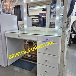 ♻️ White Vanity, Mirror and Desk, Top Glass, New in the Box.