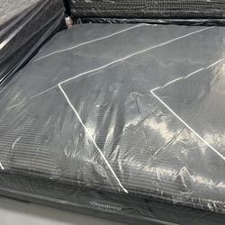 KING SIZE SIMMONS BEAUTYREST BLACK C-CLASS (MEDIUM) MATTRESS & BOX SPRINGS BED SET