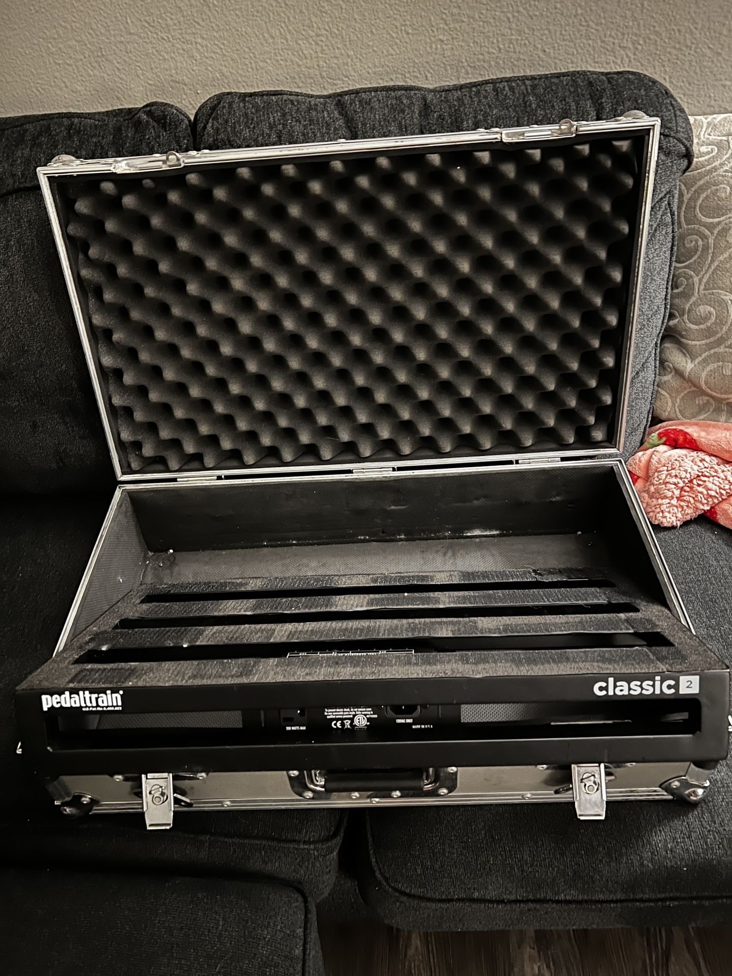 Pedaltrain Classic 2 With Hard case And Pedal Power