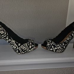 CYBER WEEK DEAL!!!CUTE 😍 HEELS