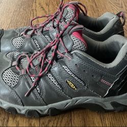WOMENS KEEN HIKING SHOES