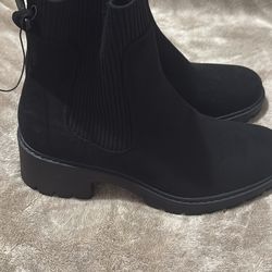 Women’s boots size 11
