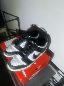 Panda dunks size 7 US