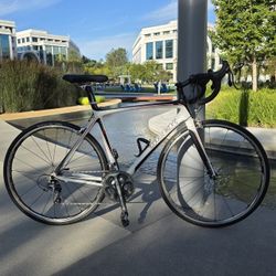 17 lb. All-Carbon Trek Madone 6.9 Racing Bike 