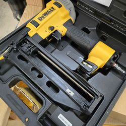 Dewalt Pneumatic 16-Gauge 2-1/2 in. Corded Finishing Nailer