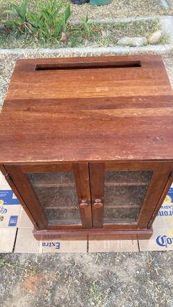 Ethan Allen wooden Glassdoor cabinet