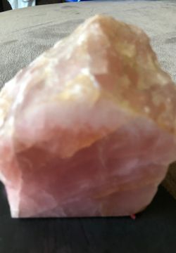Raw pink quartz stone