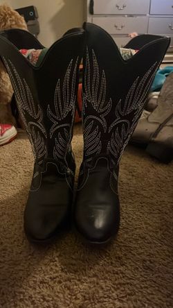 Wing Embroidered Western Boots