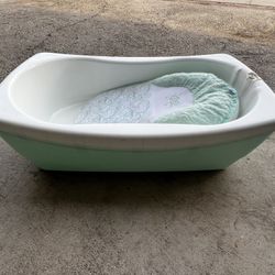 White Baby Bathtub With Bath Support Included 