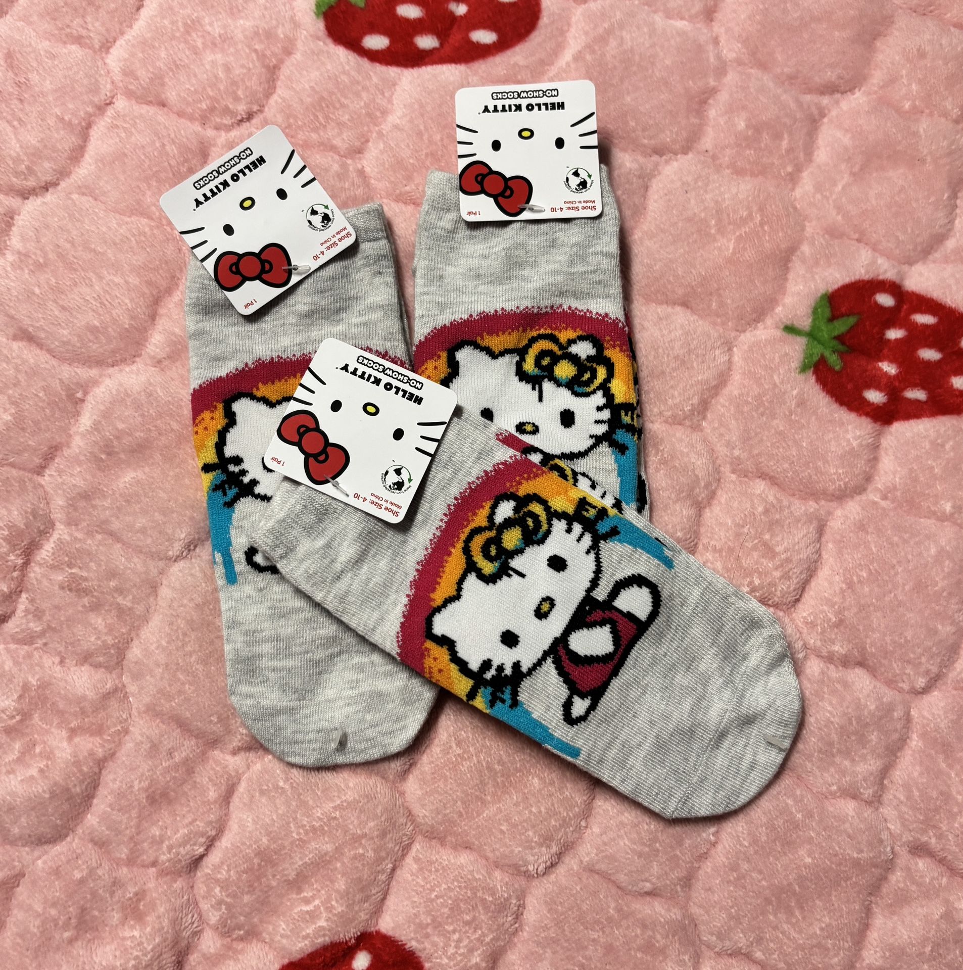 BNWT Licensed HELLO KITTY rainbow graffiti grey no show Socks size 4-10 4 pairs