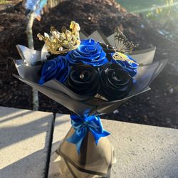 Bouquet of roses with stitch theme