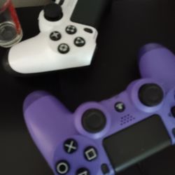 Ps4 With 2 Controllers 