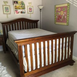 Crib/toddler/full Conversion Bed And Double Dresser