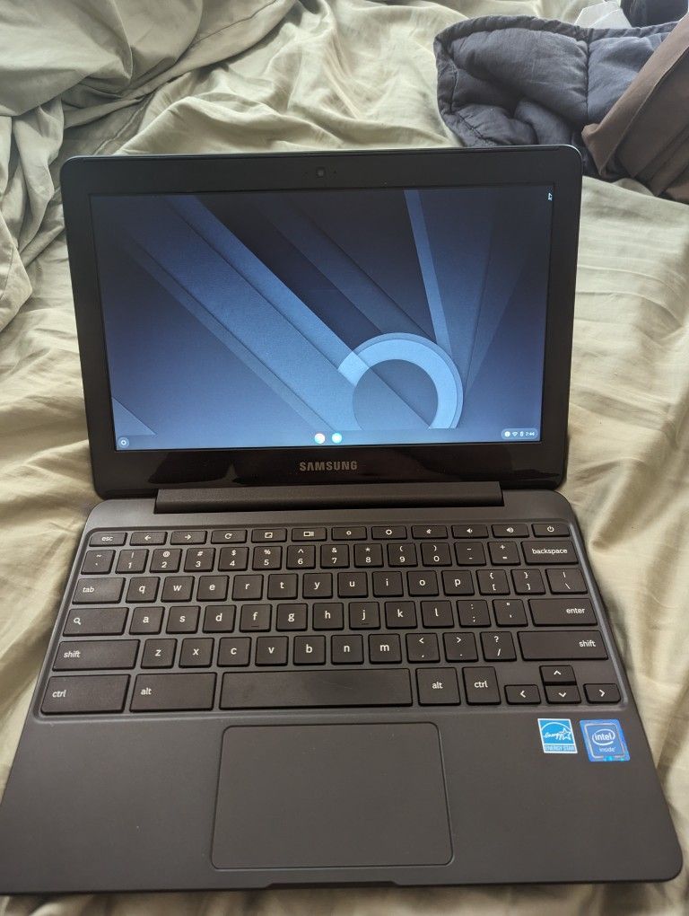 SAMSUNG CHROMEBOOK LIKE NEW 11"
