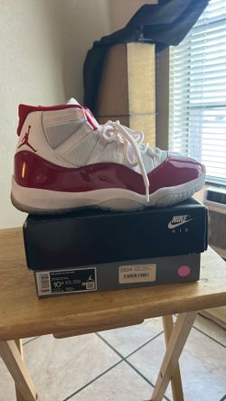 Air Jordan 11 (Cherrys)