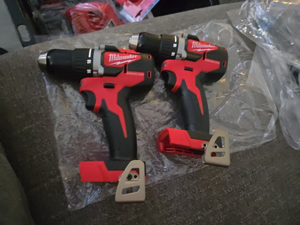 MILWAUKEE M18 BRUSHLESS 1/2"(13MM) DRILL DRIVER (TOOL ONLY) 