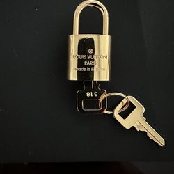 Louis Vuitton Lock and Key set with unbranded chain 