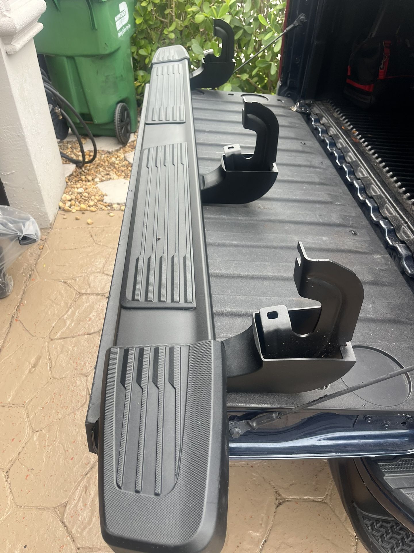 GMC/ Chevy 1500 truck Original Steps New Necer Usted