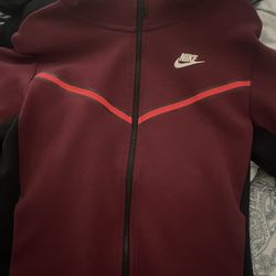 Nike tech size M
