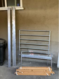 Twin bed head board and foot board w mattress