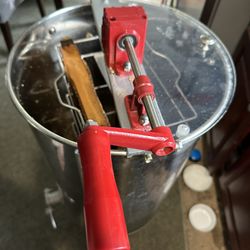 Bee Keeping Good Starter Supplies