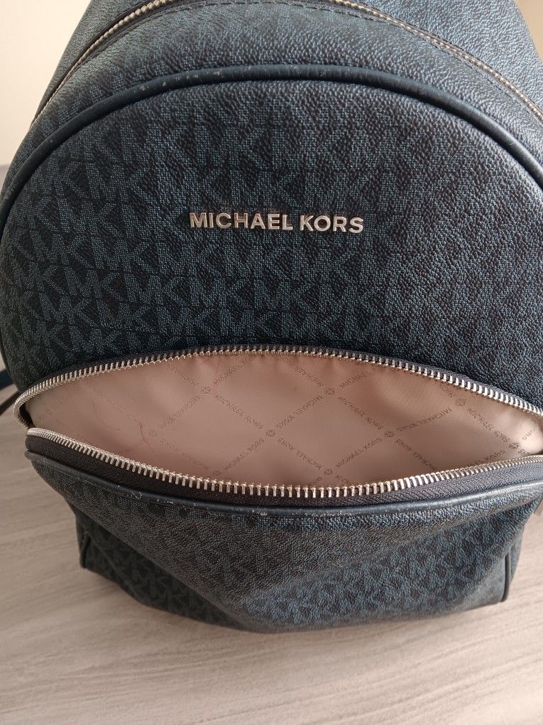 Authentic NWT Michael Kors Erin Large Backpack School Shoulder Hand Bag  Travel Work PVC Leather Signature for Sale in Northville, MI - OfferUp