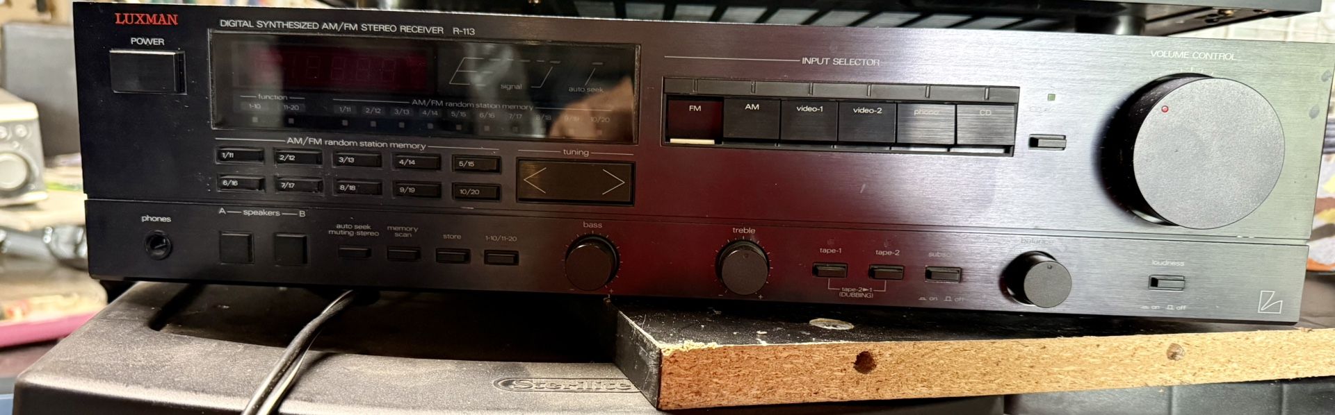 Luxman R-113 Stereo Receiver