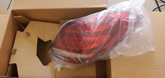 2015/2016 C300 W205 OEM led tail lights (Both Left And Right)