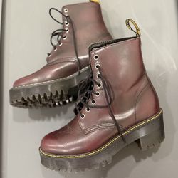 DR MARTENS BOOTS 