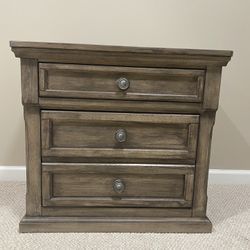 Night stand / Chest