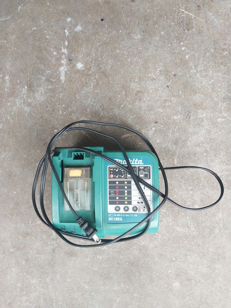 Makita Charger Li - ion 7.2 - 18 V ( Condition Good )