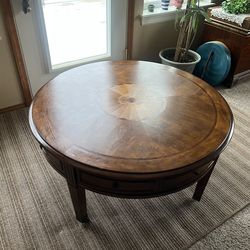 Round Wooden Coffee Tanle with Drawers