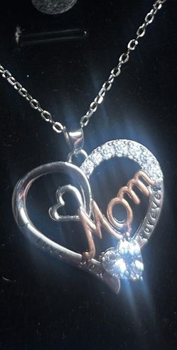 MOM Necklace