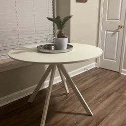 New White Saveta Round Solid Wood Dining Table