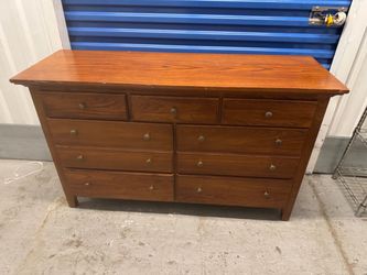 Thomasville Vignettes 7 Drawer Wooden Dresser 54” long 18” deep 32 1/4” tall