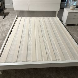 Queen Bed Frame (no Mattresss Included)