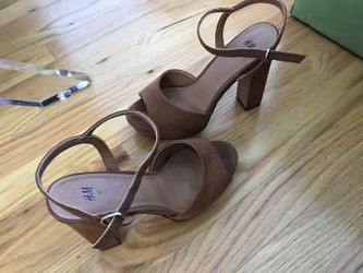 Brown Suede thick heel sandals Size 7 Size 37