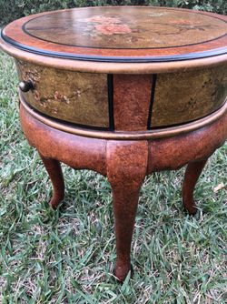 Antique 20” round table with drawer