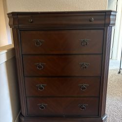Solid Wood Dark Cherry 5-Drawer Dresser – Excellent Condition