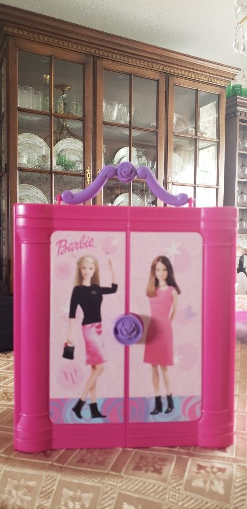 Barbie Wardrobe Case & accessories