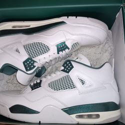 Worn Once    Size.13      Jordan 4 Retro