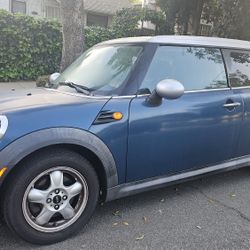 2010 Mini Cooper Clubman. 