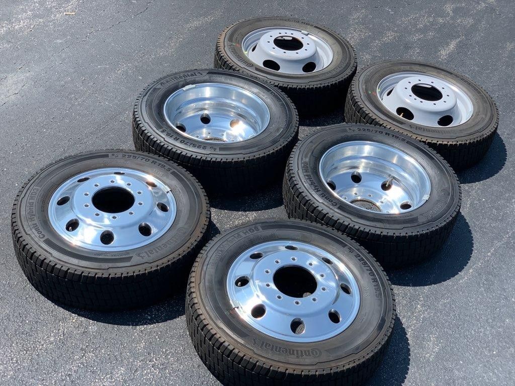 19.5 Dually Wheels And Tires For F450 And 10 Lug Ram