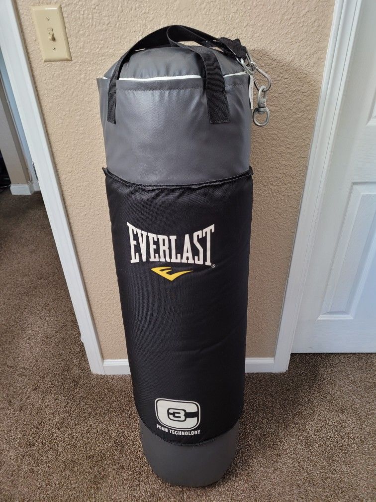 Everlast C3 Foam Heavy Bag Punching 100 lbs