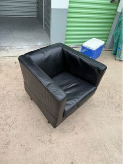mini sillón cuero, muy cómodo!