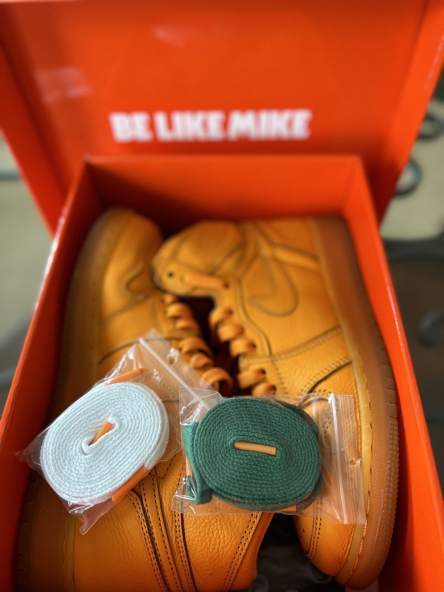 Air Jordan 1 Retro Gatorade Men’s Sneakers With Towel - Size 10 1/2 - Worn Once Nike Jordan 1 Gatorade Size 11.5 main image 2